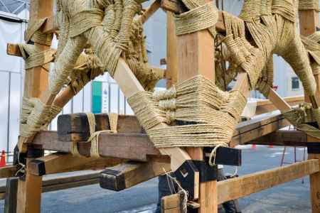 鉾建て　鶏鉾　縄がらみ２