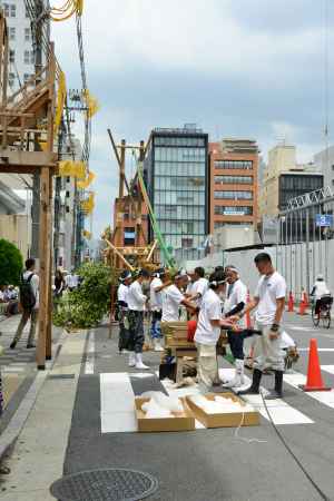 祇園祭2017　鶏鉾を建てる職人達