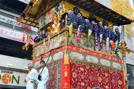 祇園祭2018　鶏鉾の巡行出発