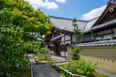 興臨院　初夏の本堂