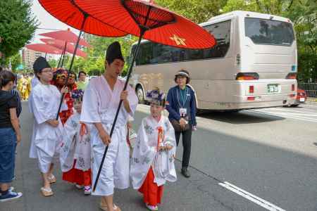 晴明祭　清風稚児の祭列