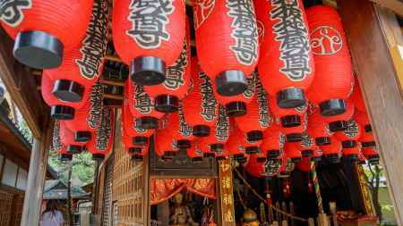 釘抜地蔵　一面赤提灯