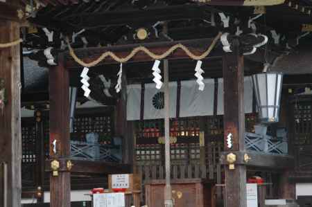 松尾大社本殿アップ