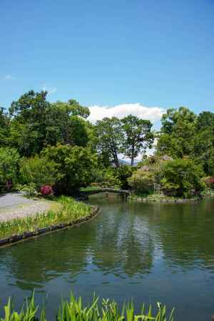 青空に映える水面