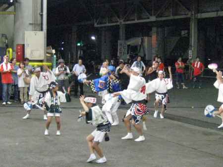 阿波踊り 男踊りと子供