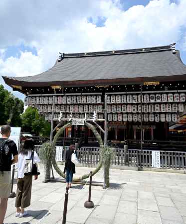 八坂さんの茅の輪くぐり