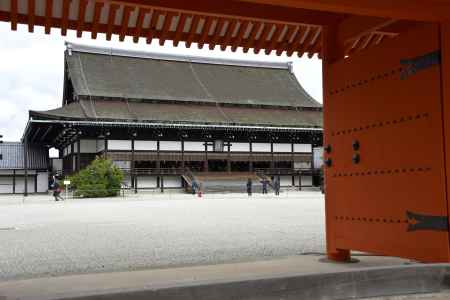 紫宸殿をのぞむ