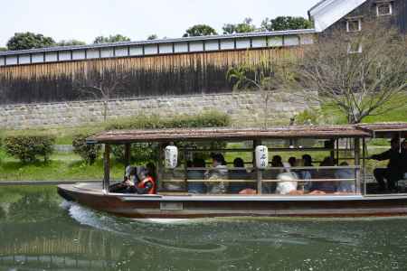 爽快に進む十石舟