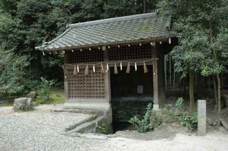宇治上神社　桐原水の建屋