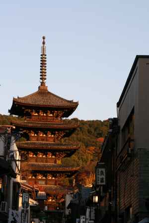 夕焼け色の八坂の塔