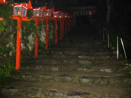 夜の貴船神社