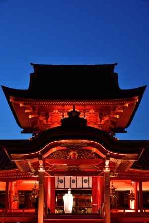 幽玄、社の夜灯り