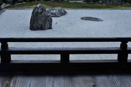 静なる石の庭