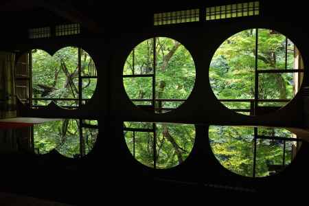 丸窓の明媚