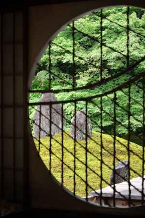 皐月、雨の名庭