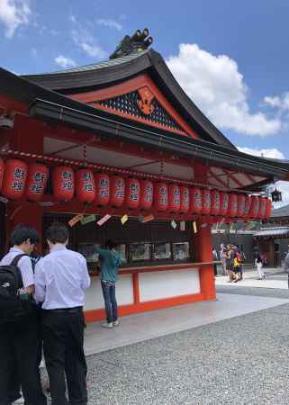 伏見稲荷大社境内の授与所