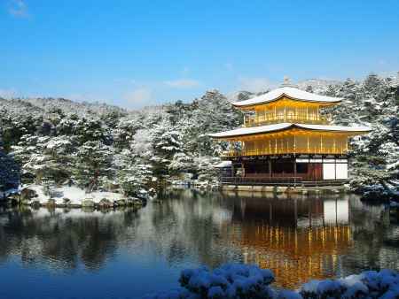 雪の金閣寺（青空）