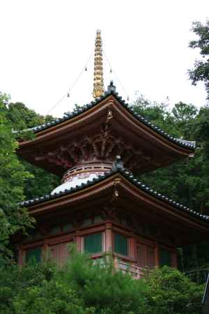 山の上の多宝塔