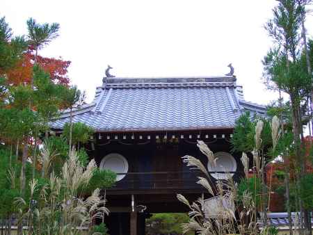 ススキと源光庵