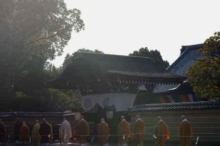 お坊さんの行列