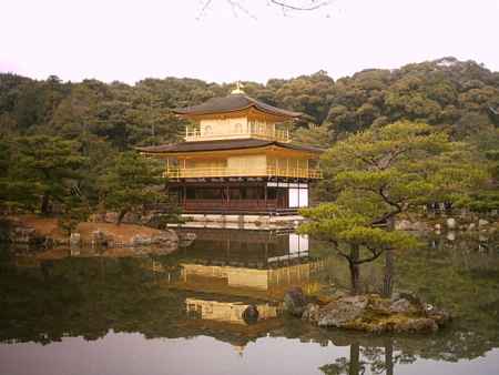 金閣と鏡湖池