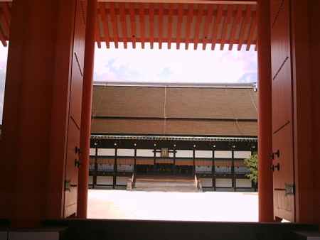 承明門から見た紫宸殿