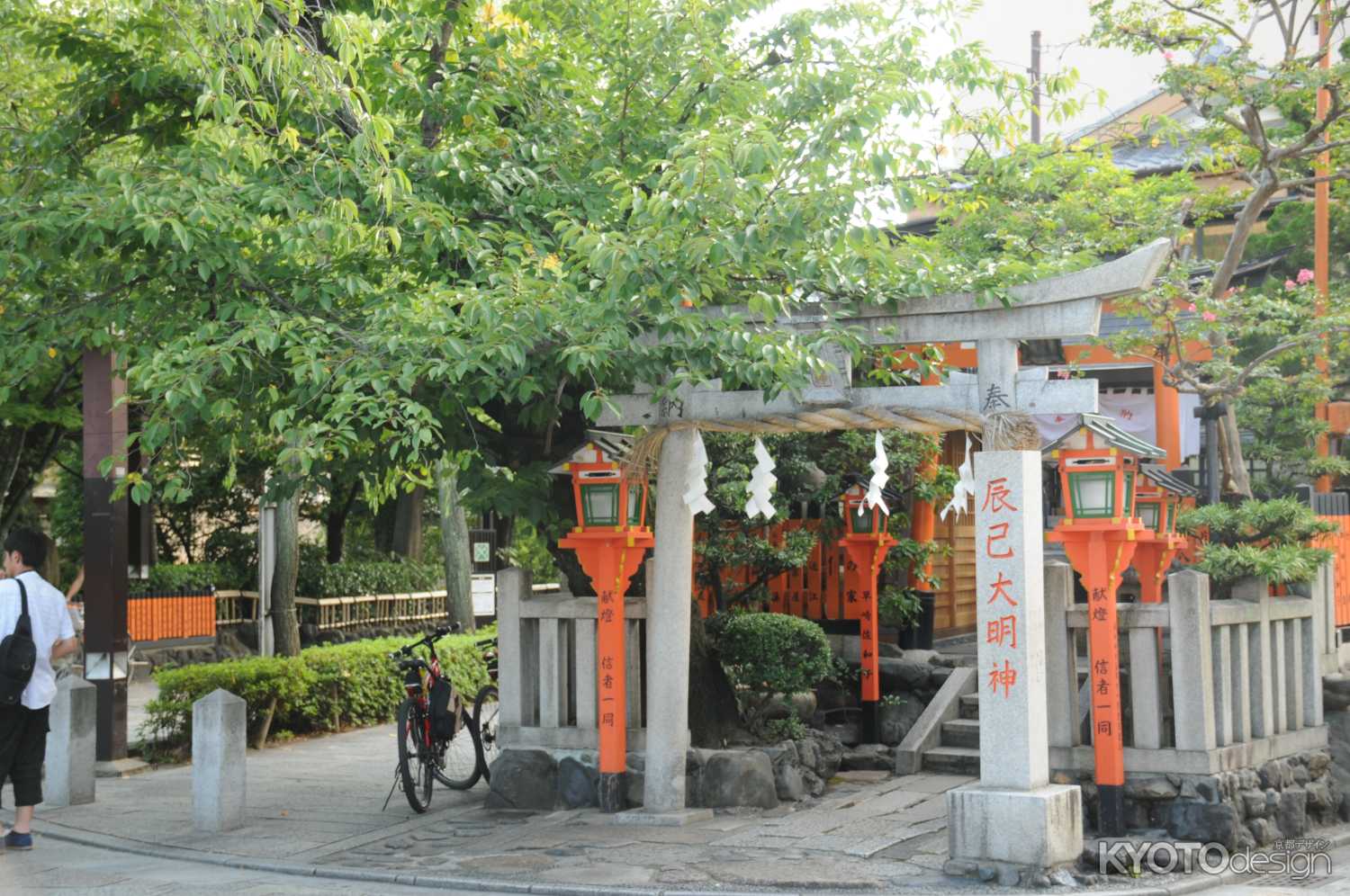 夏の辰巳大明神