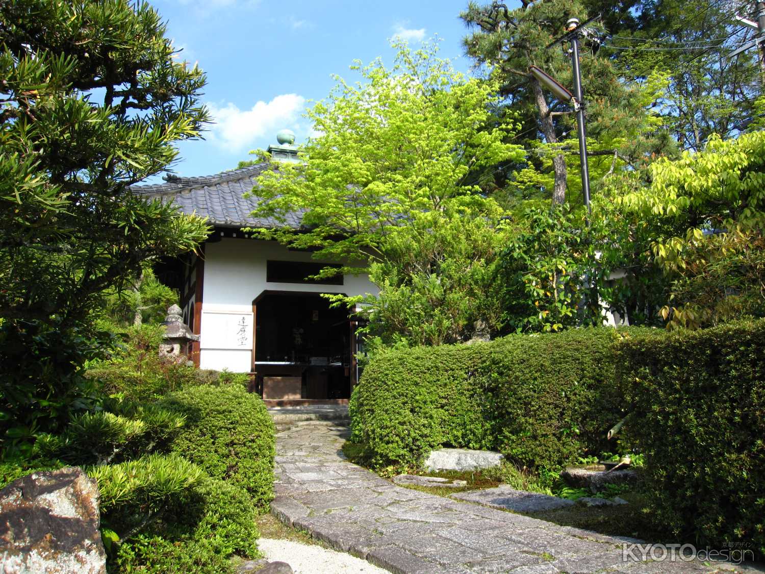 慈氏院の達磨堂