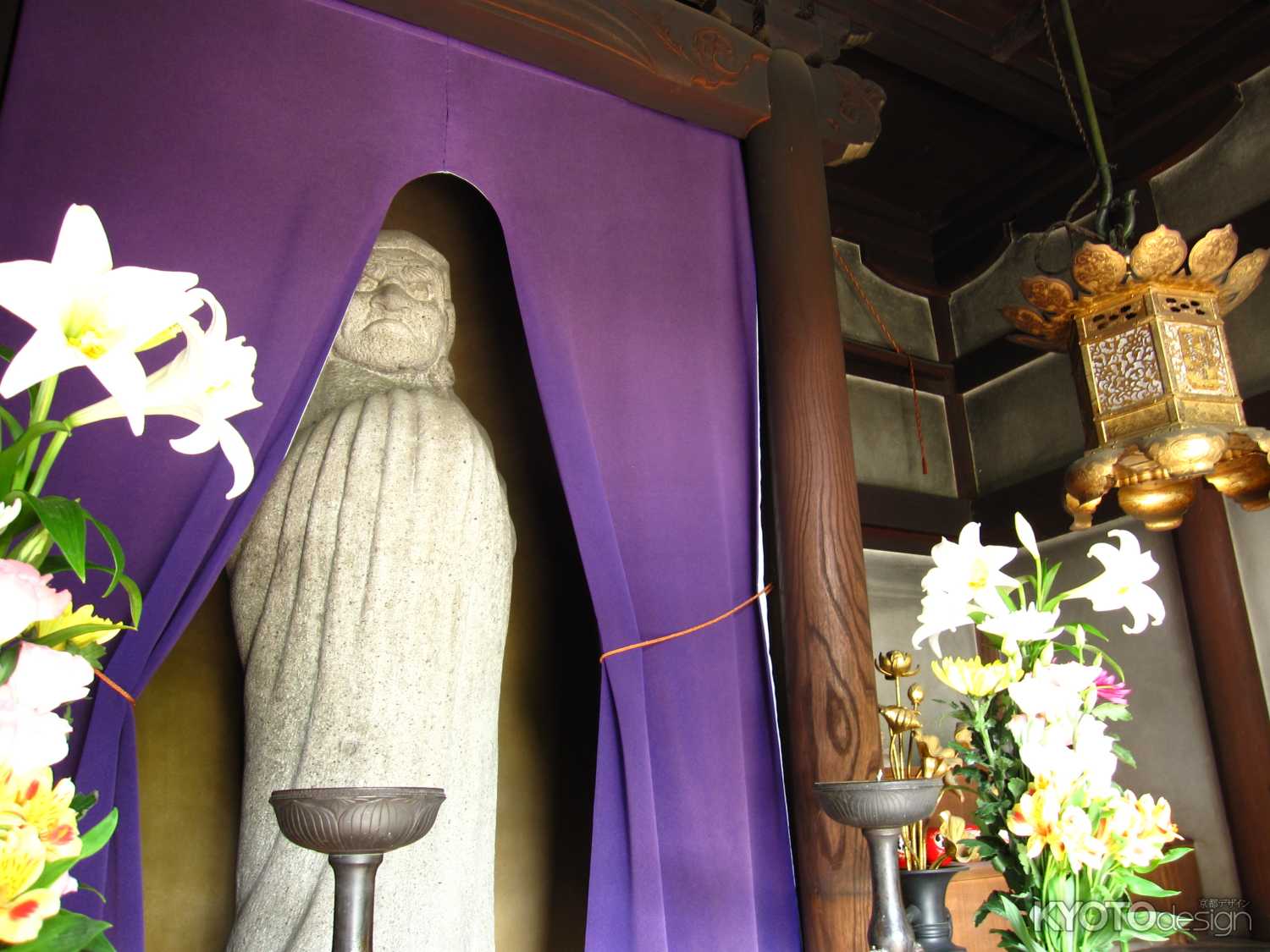 慈氏院の達磨大師像