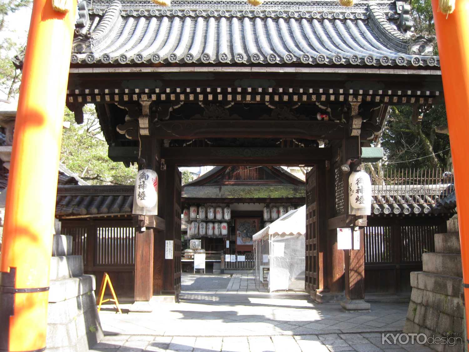 下御霊神社の門