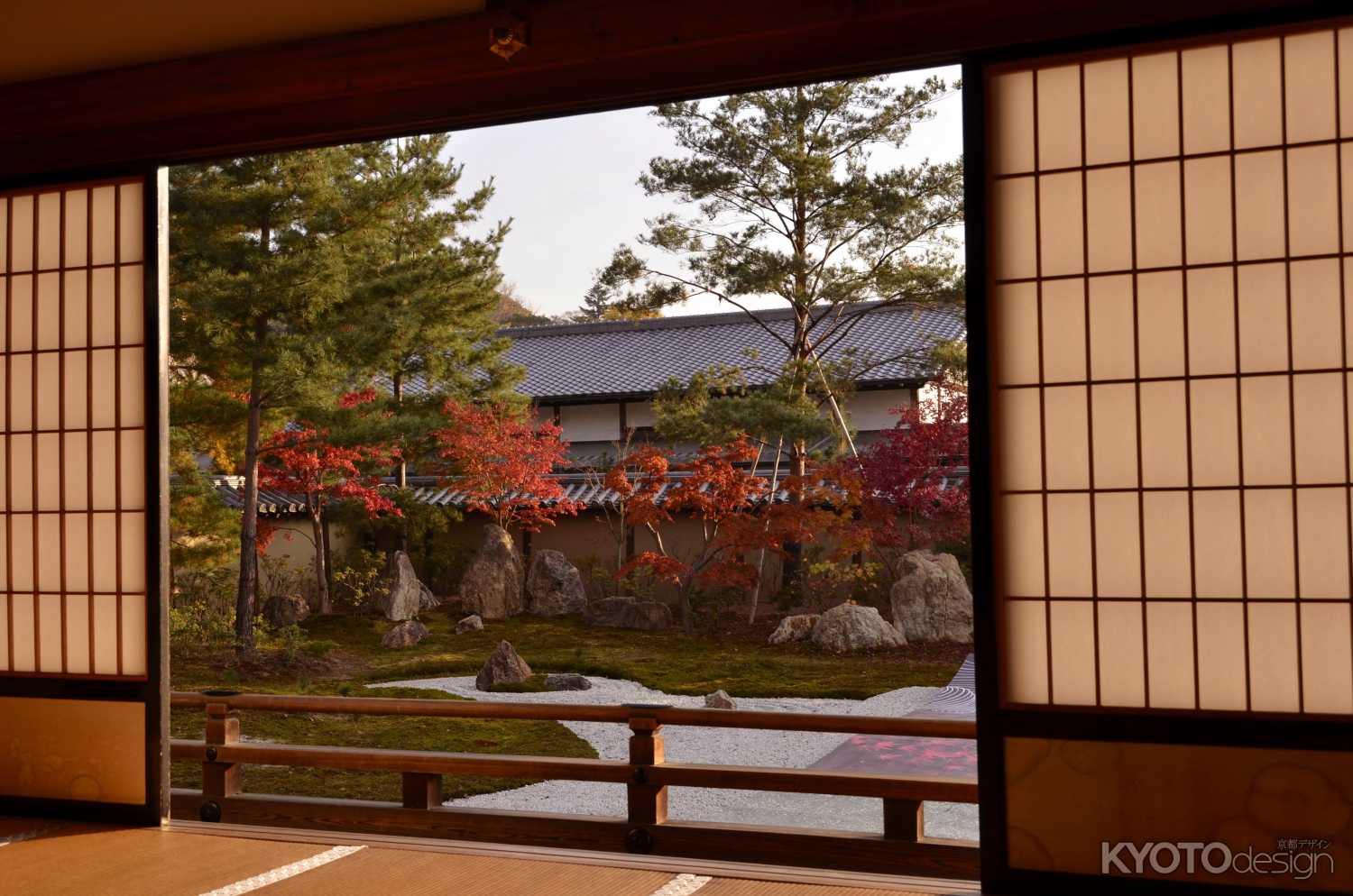 高台寺の本堂から望む庭