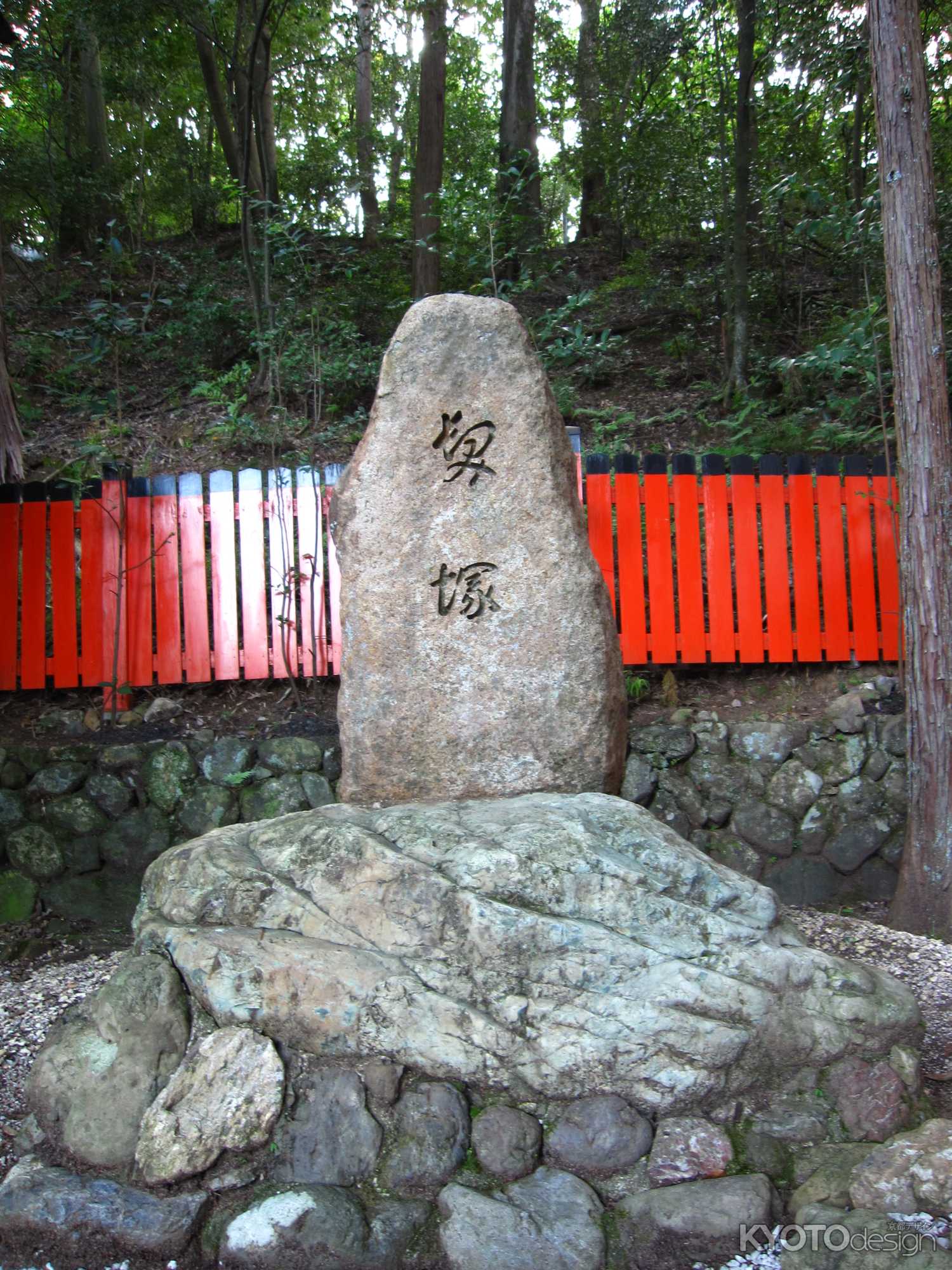 御髪神社の髪塚