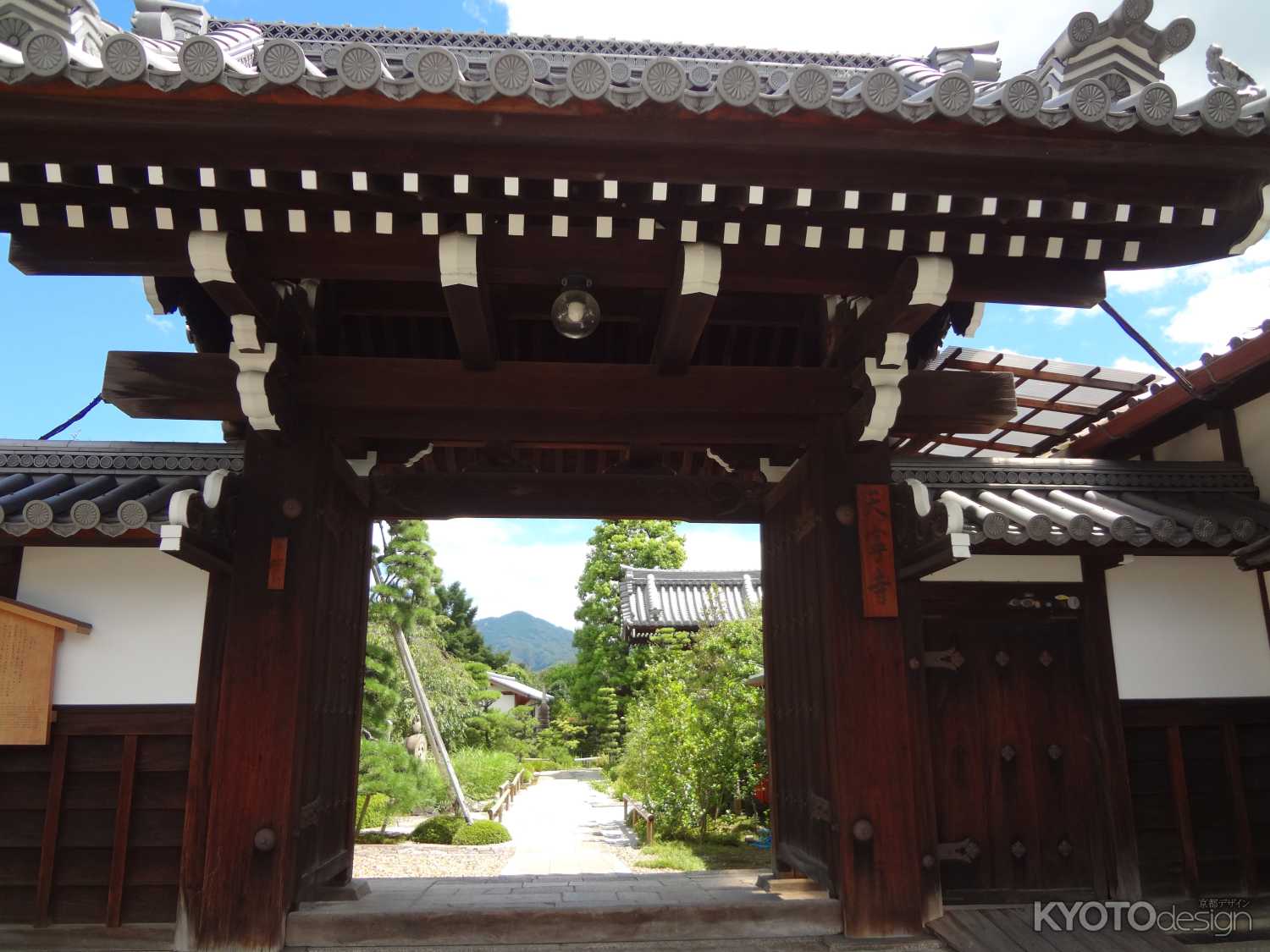 天寧寺 三門と比叡山