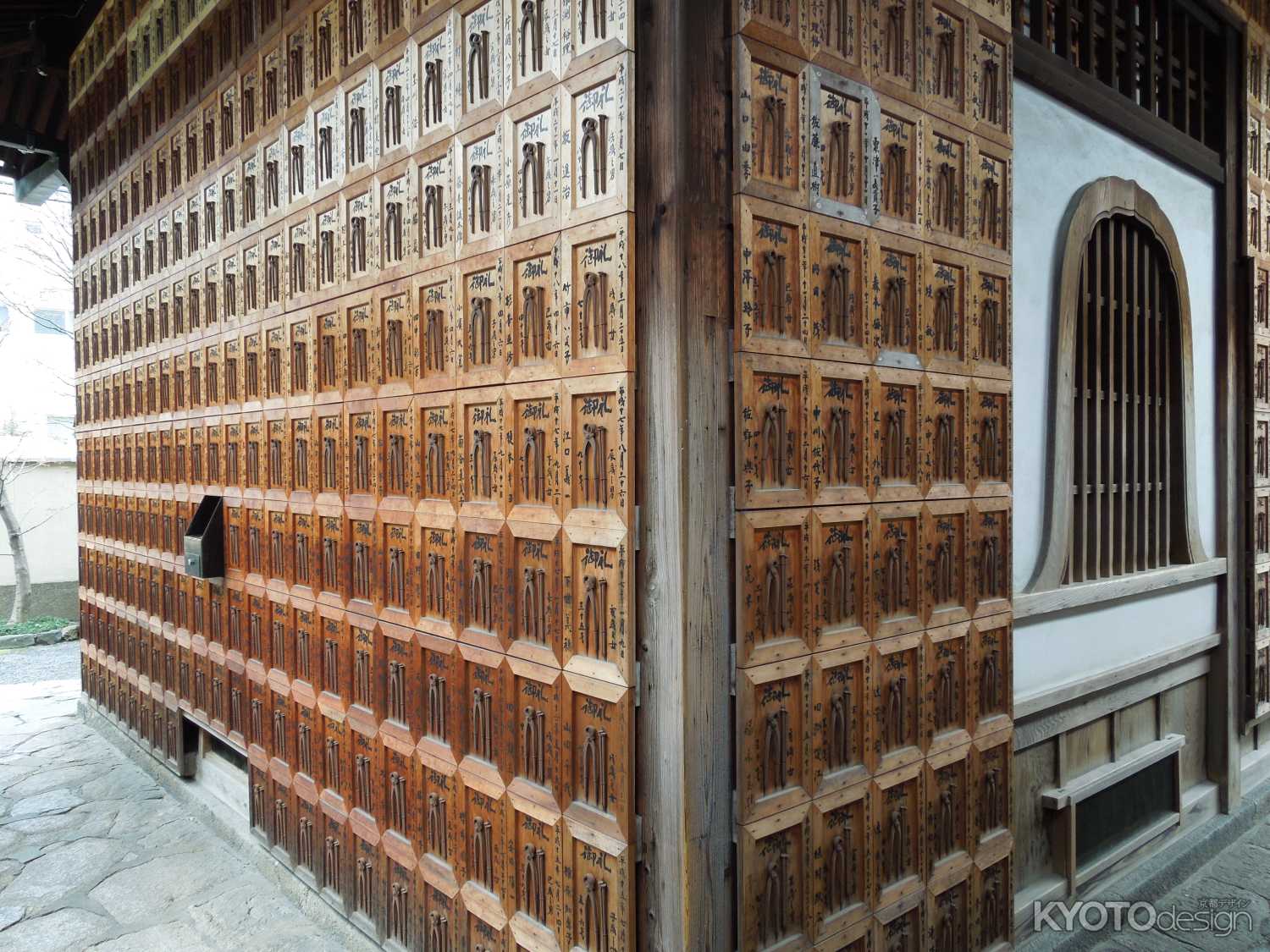 石像寺（釘抜地蔵）の壁