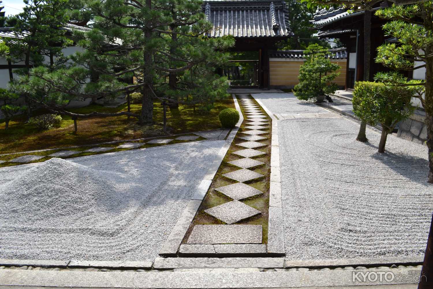 両足院　庭園と石畳