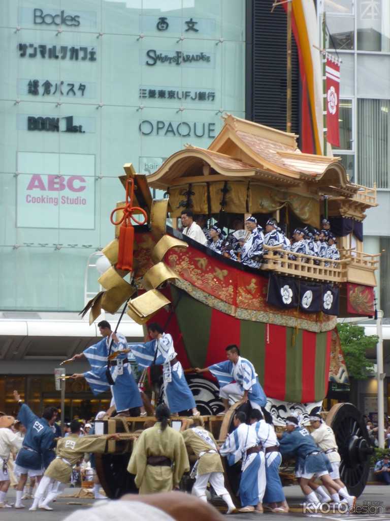 祇園祭　山鉾巡行　大船鉾の辻回し2