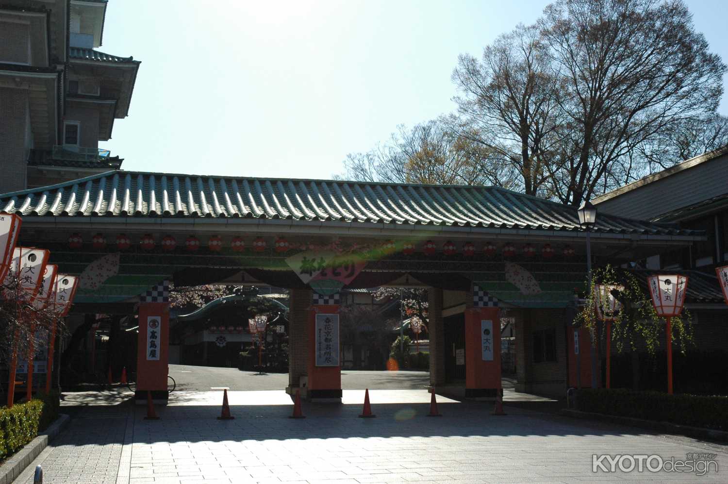 祇園甲部歌舞練場の門