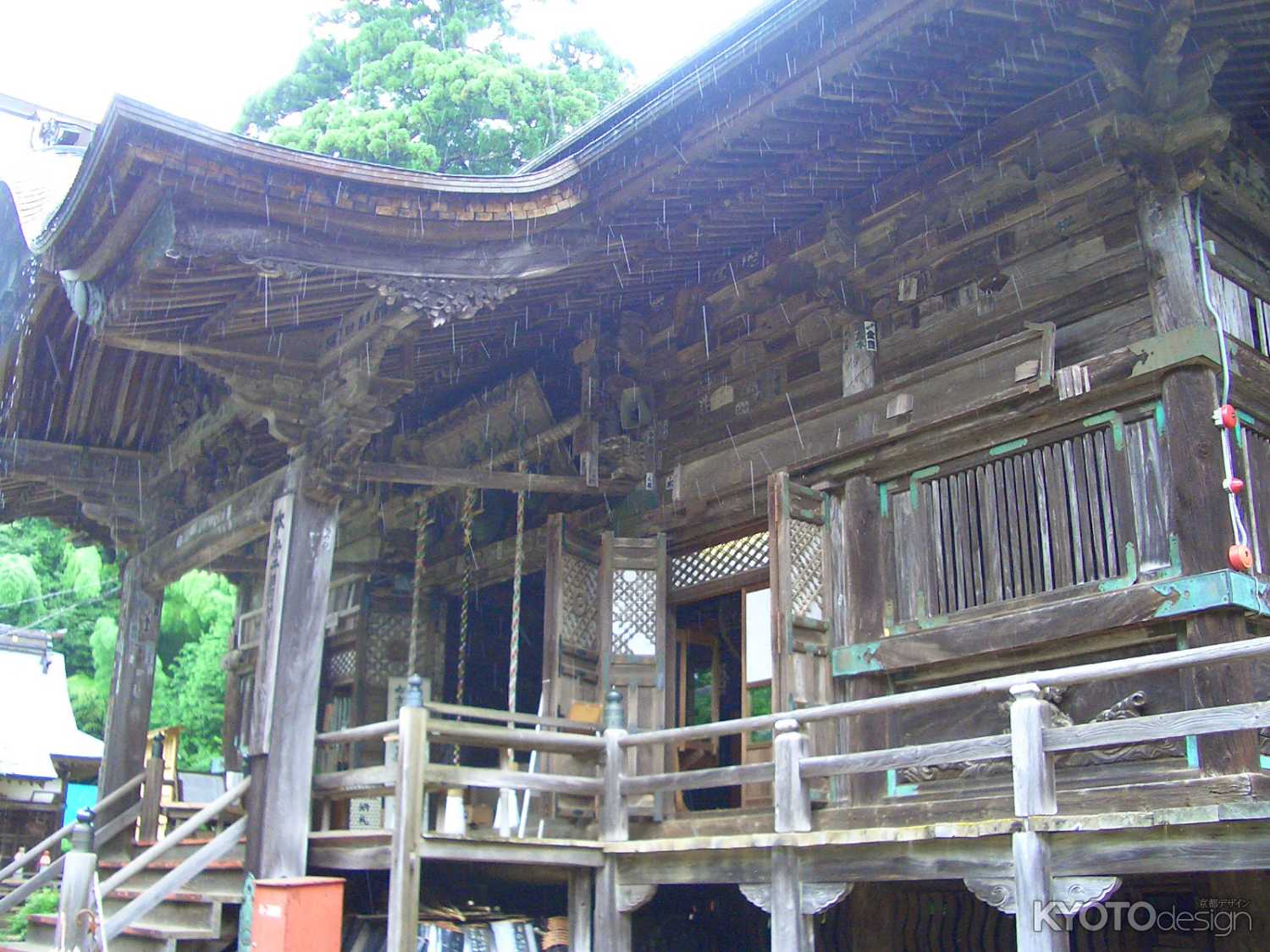 雨降りの松尾寺