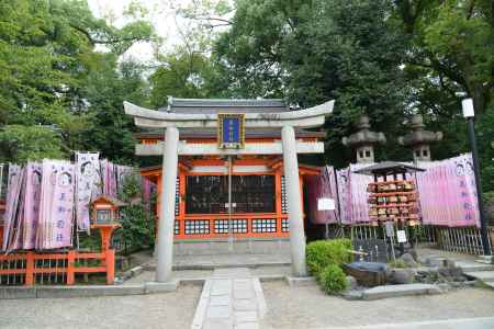 八坂神社美御前社